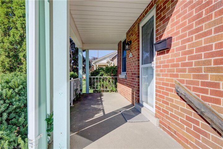 Property Photo:  174 Bridgeport Road E  ON N2J 2K5 