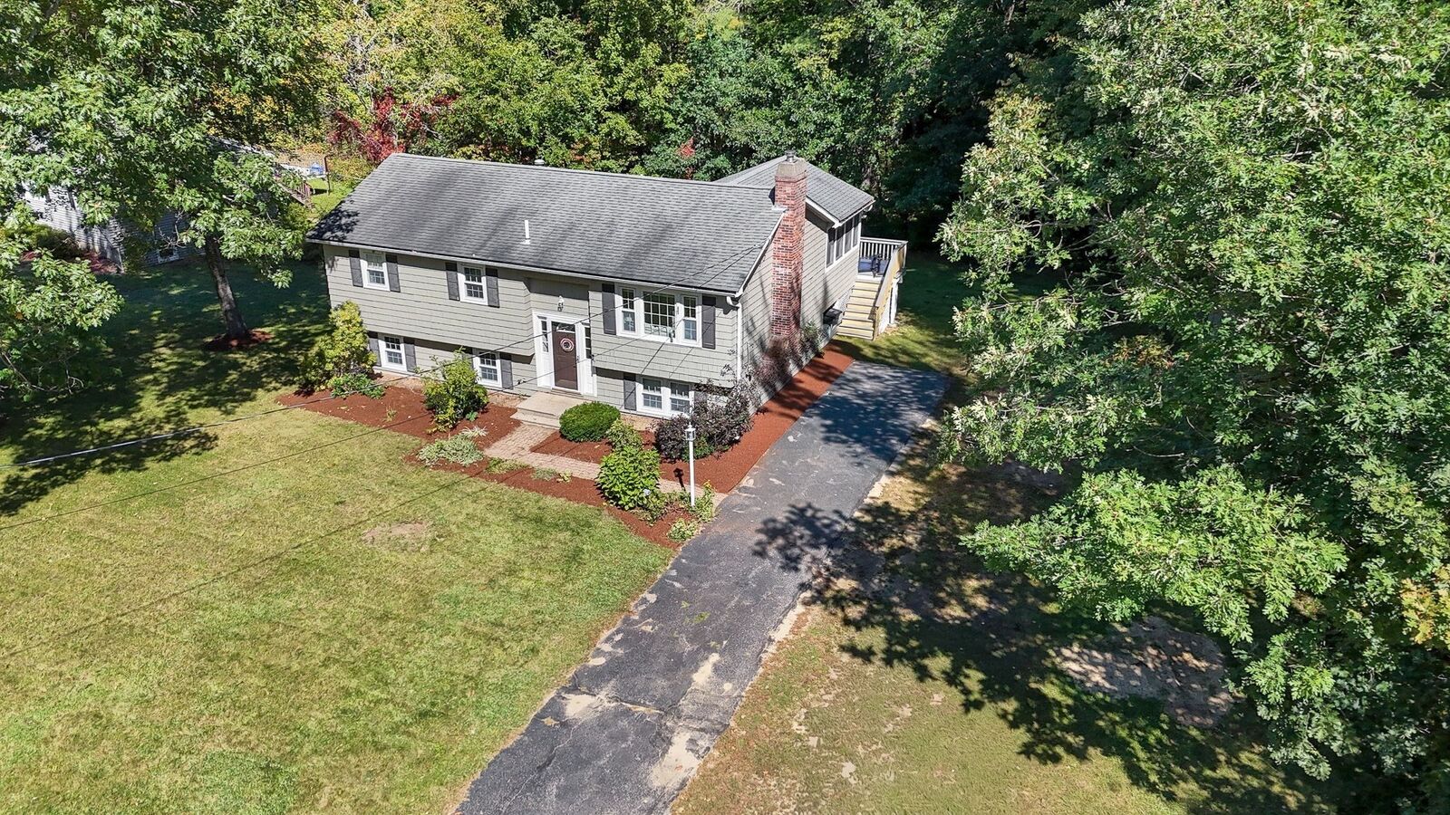 Property Photo:  7 Hickory Dr  MA 01469 
