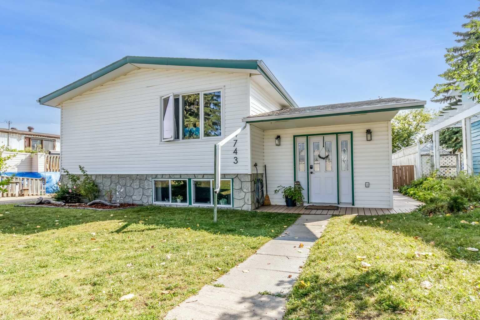 Property Photo: 4743 47 Street AB T4S 1M8