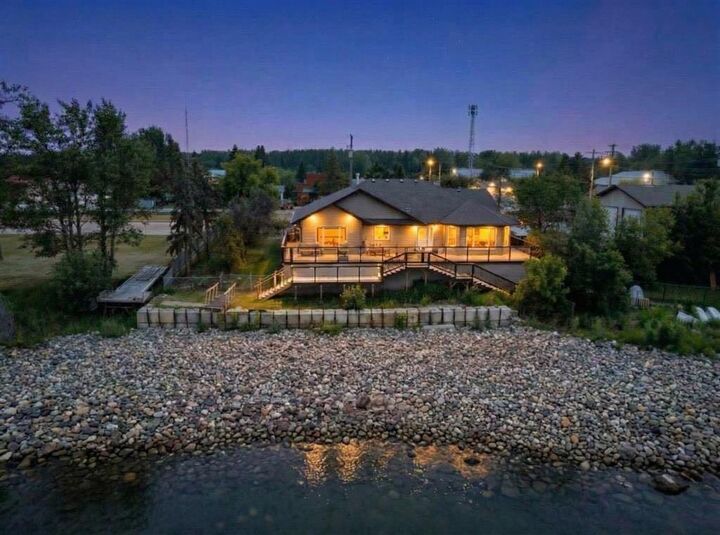 Property Photo:  81 Peace River Avenue  AB T0G 1J0 