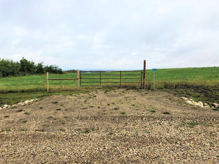 Property Photo:  47 713019 Range Road 71  AB T8W 5E9 