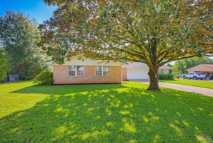 Property Photo:  2216 Zane Grey Ln  FL 32534 