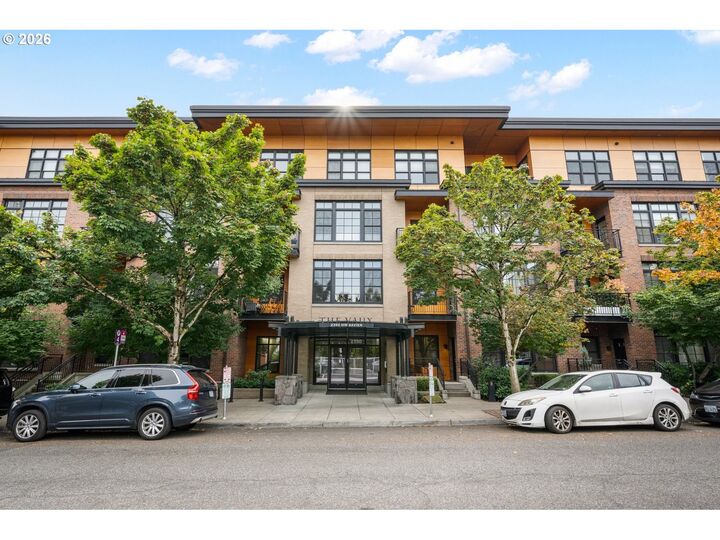 Property Photo:  2350 NW Savier St 328  OR 97210 
