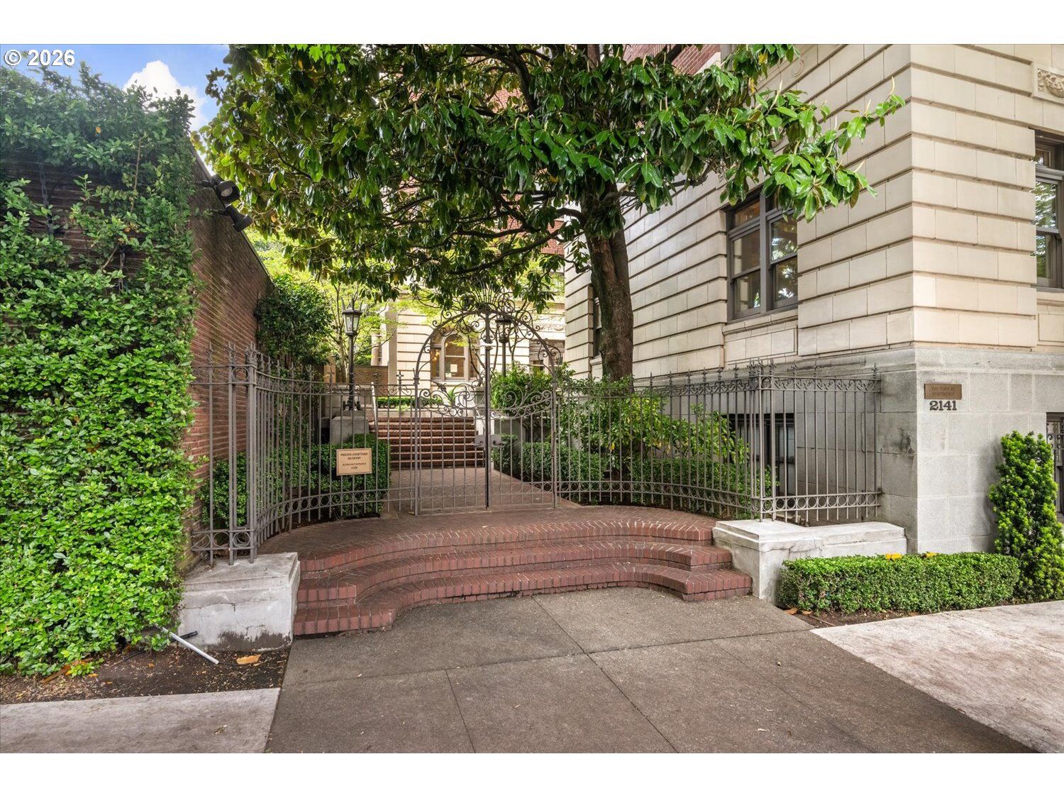 Property Photo: 2141 NW Davis St 104 OR 97210