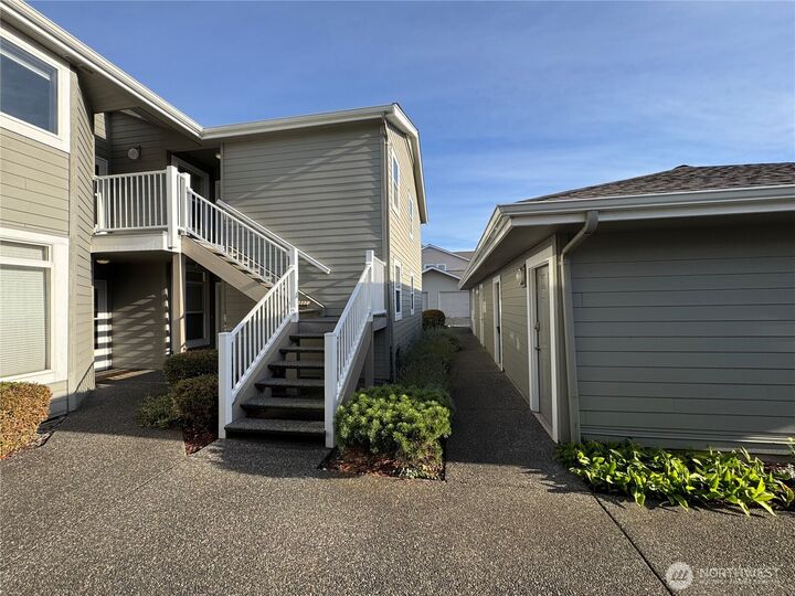 Property Photo:  5020  Festival Boulevard 2D  WA 98226 