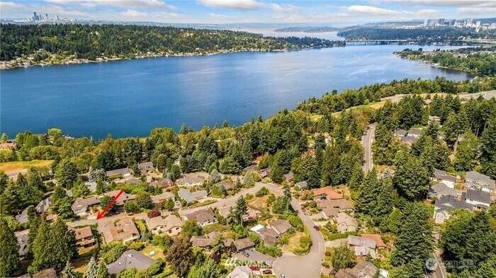 Property Photo:  5802  111th Avenue SE  WA 98006 