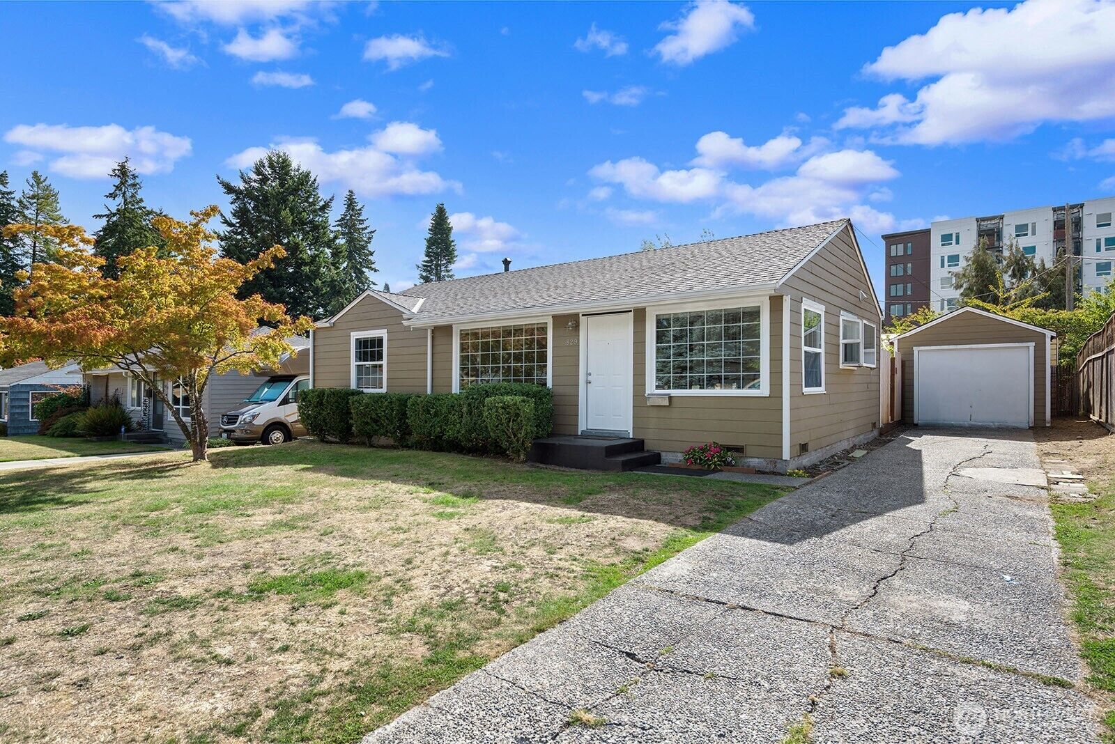 Property Photo:  829 NE 189th Street  WA 98155 