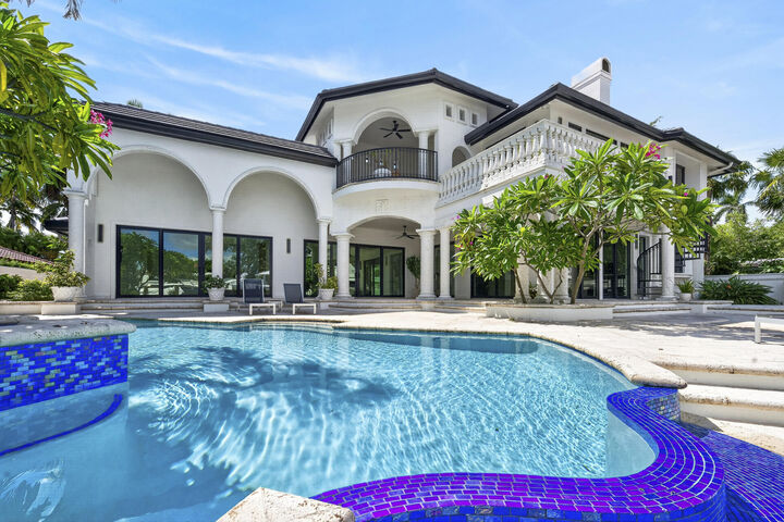 Property Photo:  2561 Lucille Drive  FL 33316 