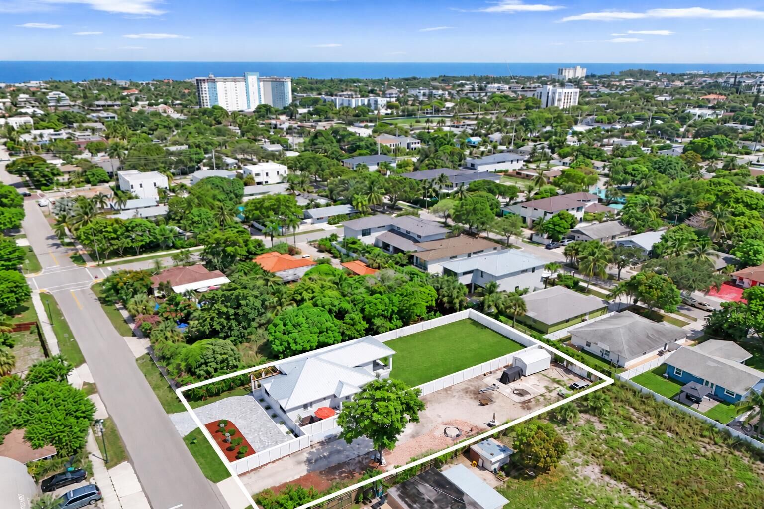 Property Photo:  202 SE 4th Street  FL 33483 