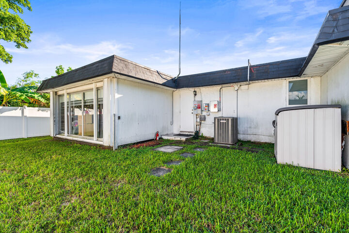 Property Photo:  6408 Brookwood Boulevard  FL 33321 