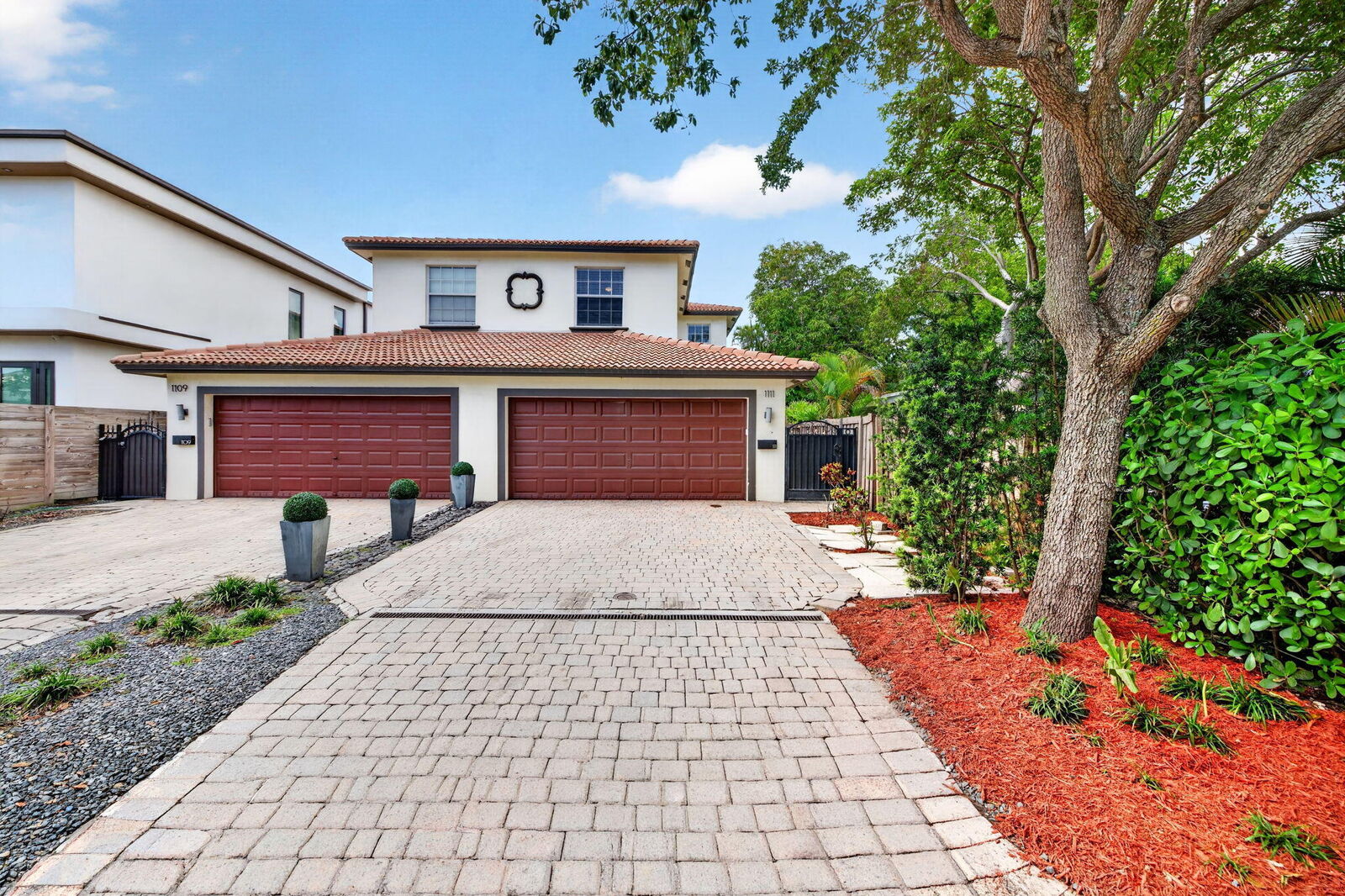 Property Photo:  1111 NE 16th Avenue  FL 33304 