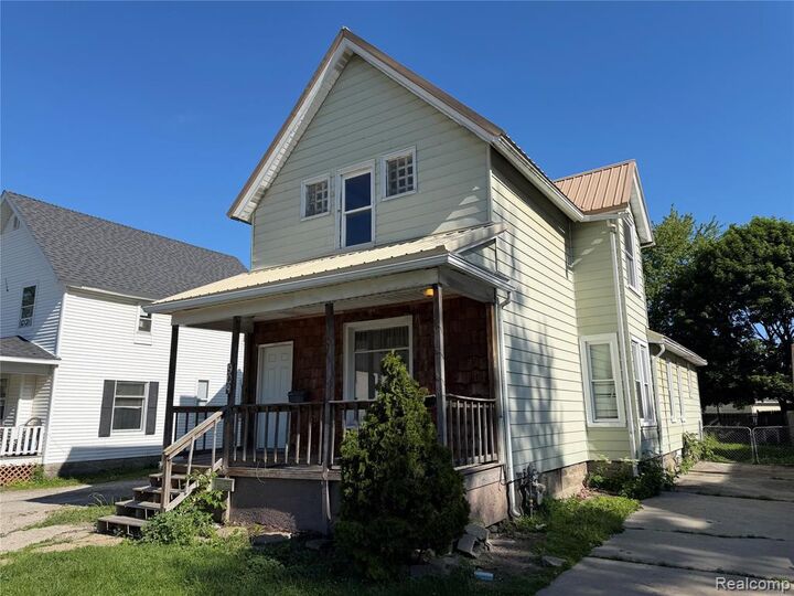 Property Photo:  909 Pine Street  MI 48060 