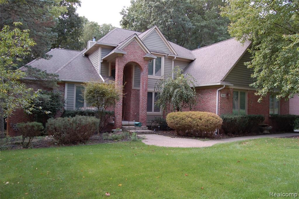Property Photo:  9843 Creekwood Trail  MI 48350 