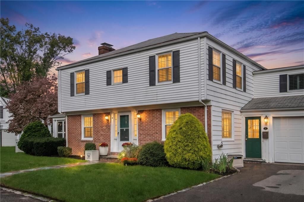 Property Photo: 15 Elmsgate Way RI 02916