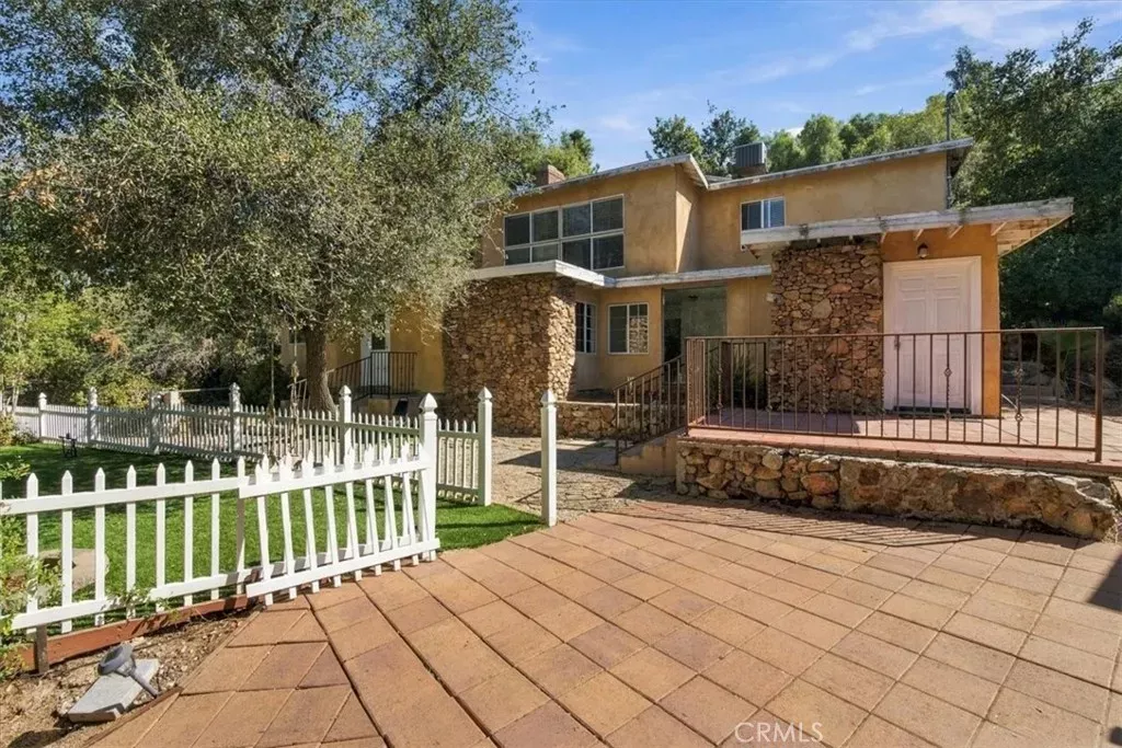 Property Photo:  10058 Sunland  CA 91040 