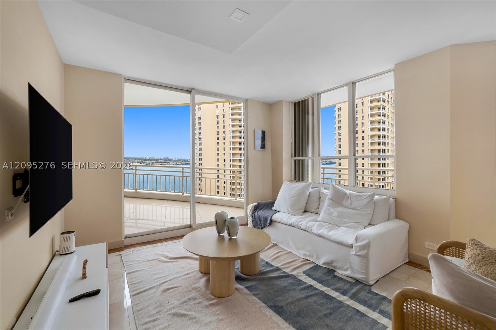Property Photo:  
