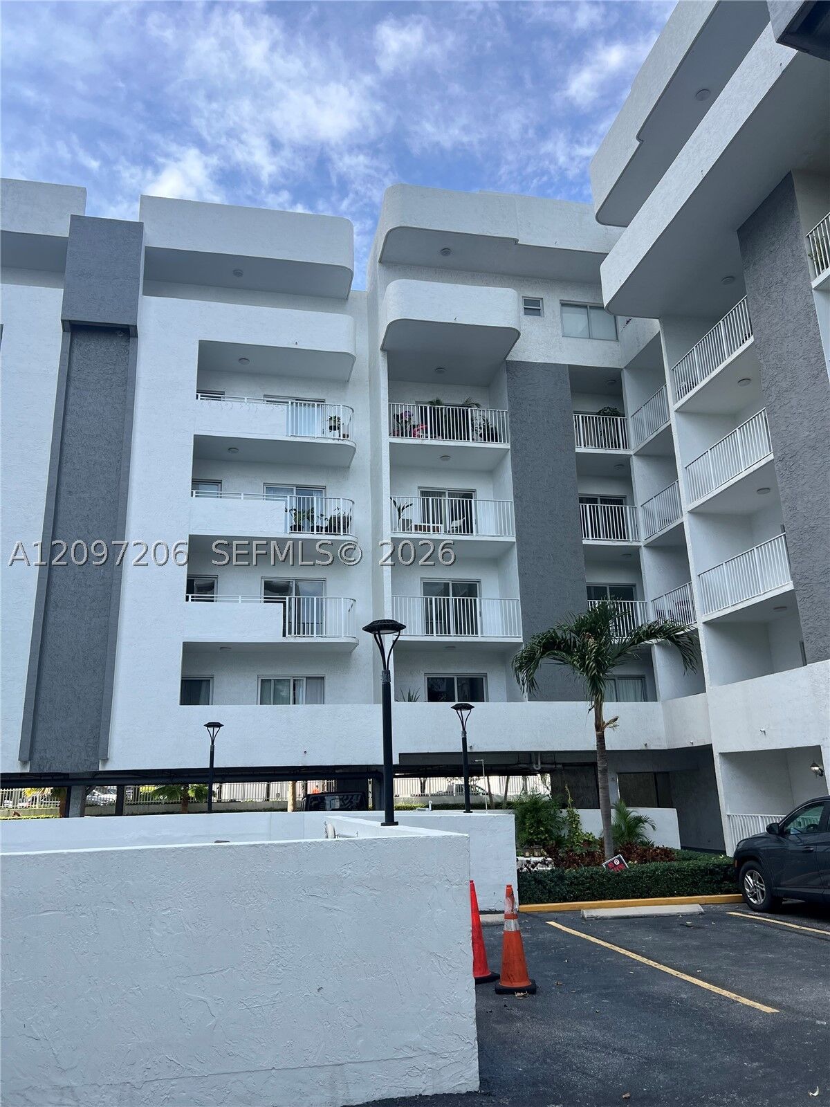 Property Photo:  395 NE 21st St 304  FL 33137 