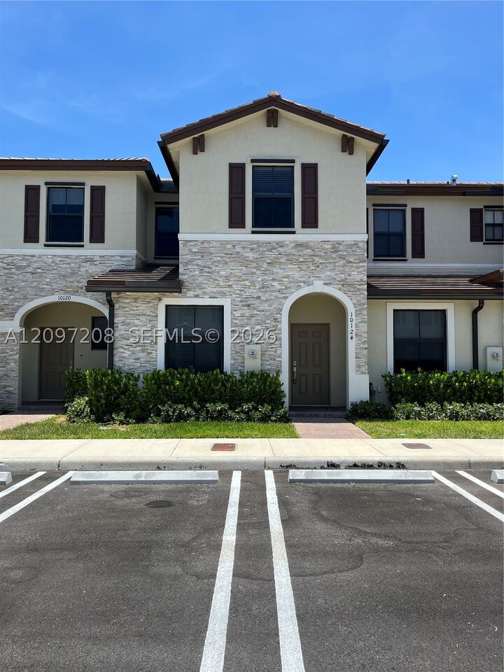 Property Photo: 10124 SW 228th Ter FL 33190
