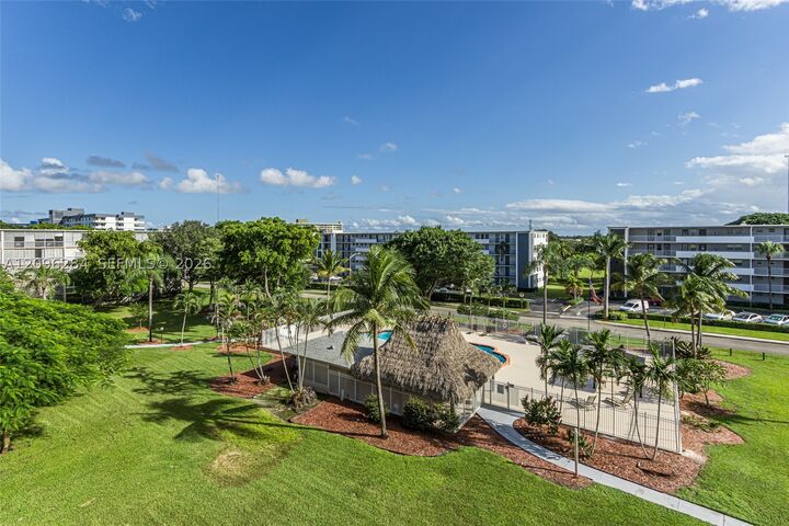 Property Photo: 4700 Washington St 502 FL 33021