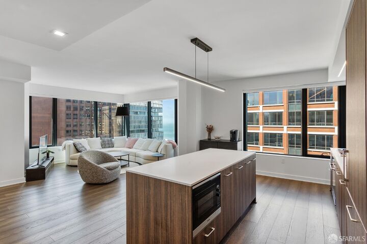 Property Photo:  280 Spear Street 16G  CA 94105 