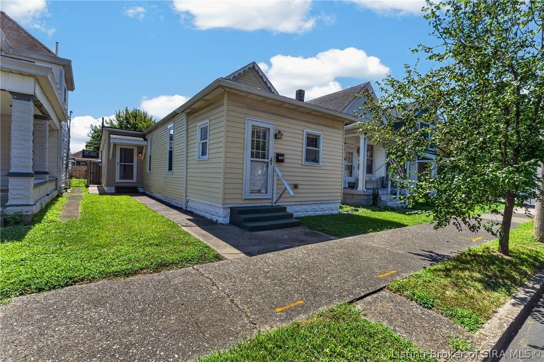 Property Photo:  1306 Ekin Avenue  IN 47150 