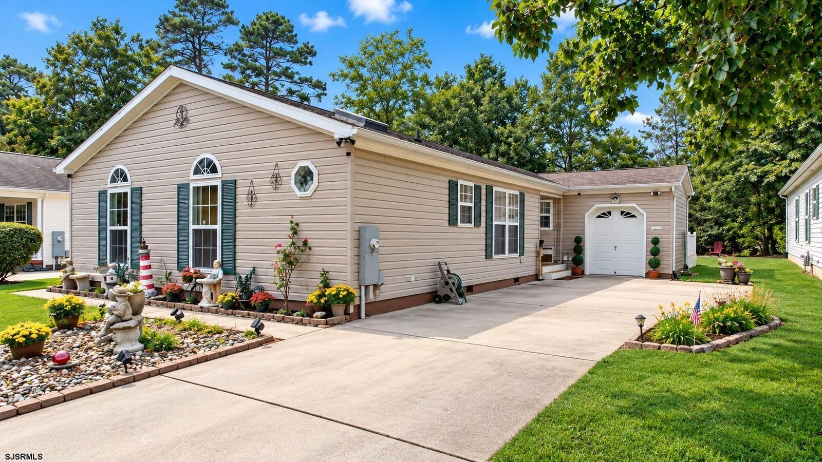 Property Photo: 123 Aberdeen Ct NJ 08330