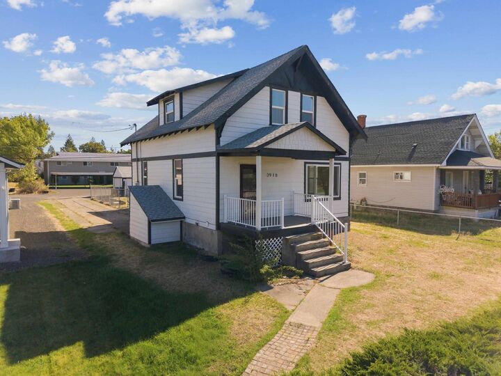 Property Photo:  3918 N Maple St  WA 99205 