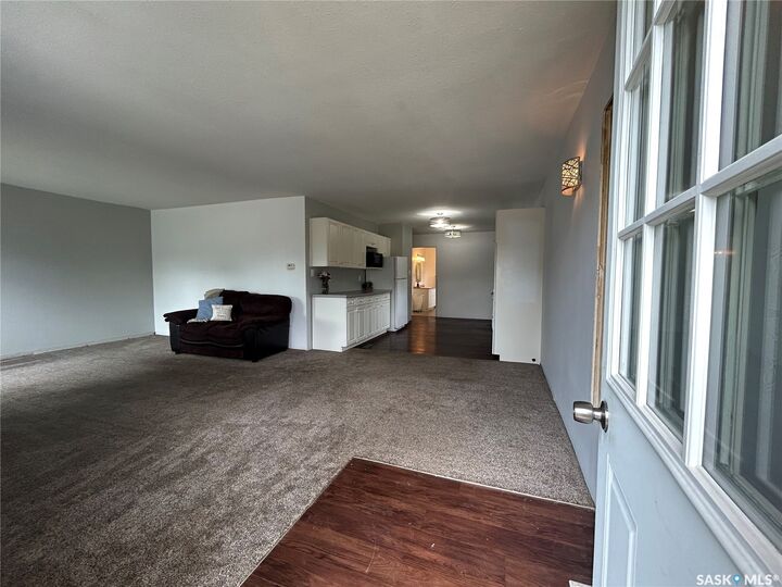 Property Photo:  806 5th Avenue SW  SK S6H 5W3 