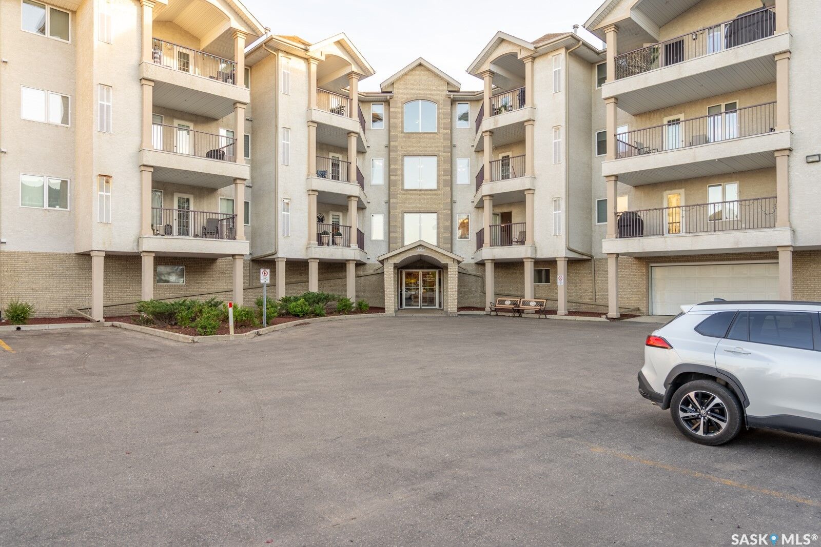 Property Photo:  2909 Arens Road E 304  SK S4V 3A8 