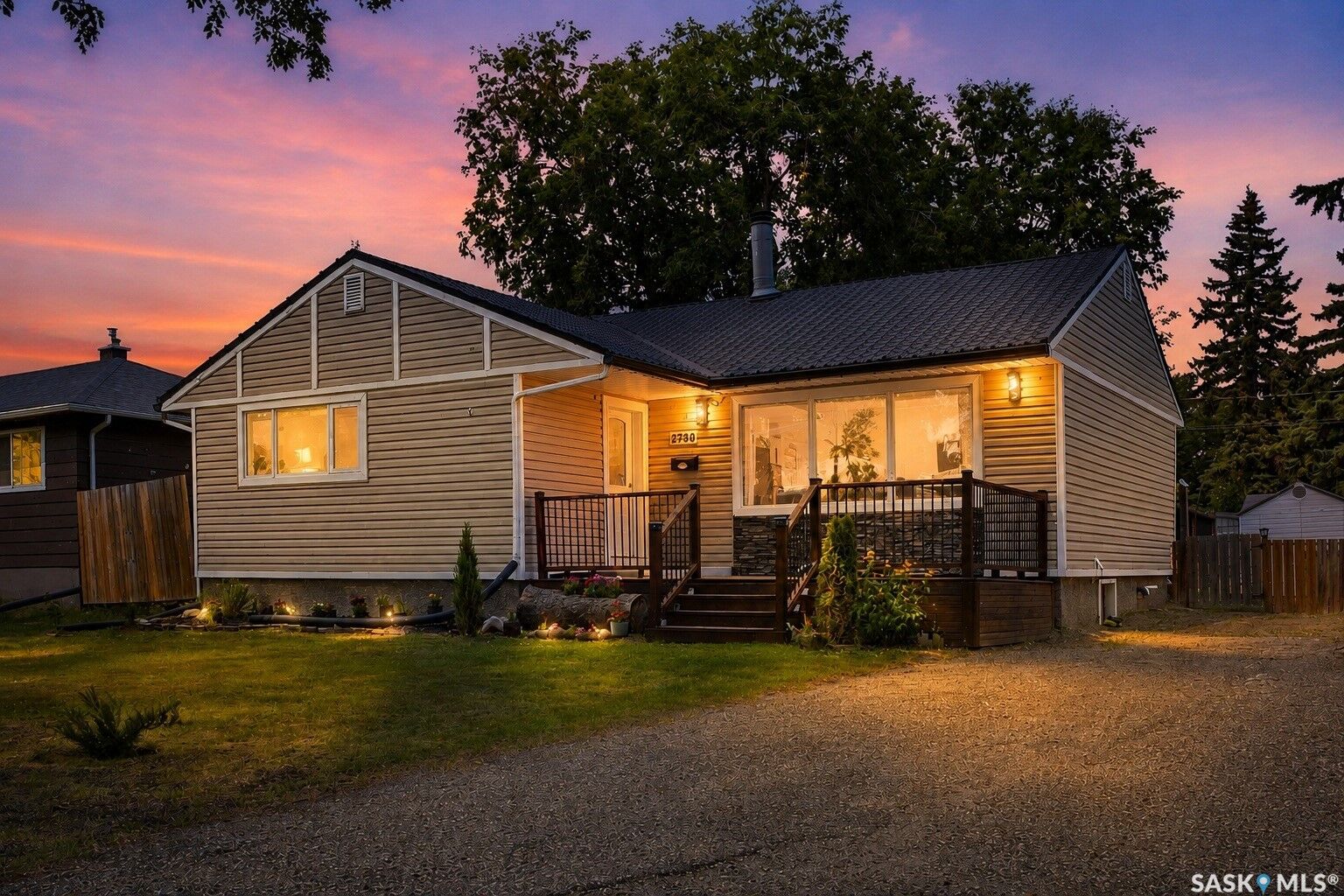 Property Photo:  2730 Thornton Avenue  SK S4S 1J1 
