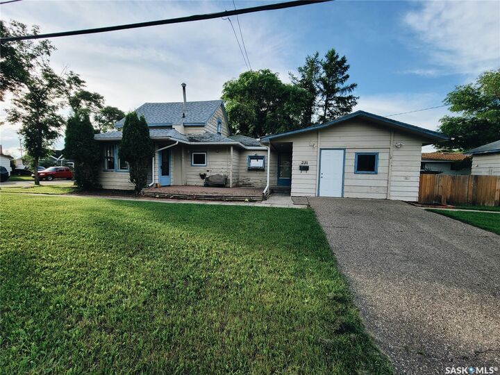 Property Photo:  231 Douglass Street  SK S0L 2N0 
