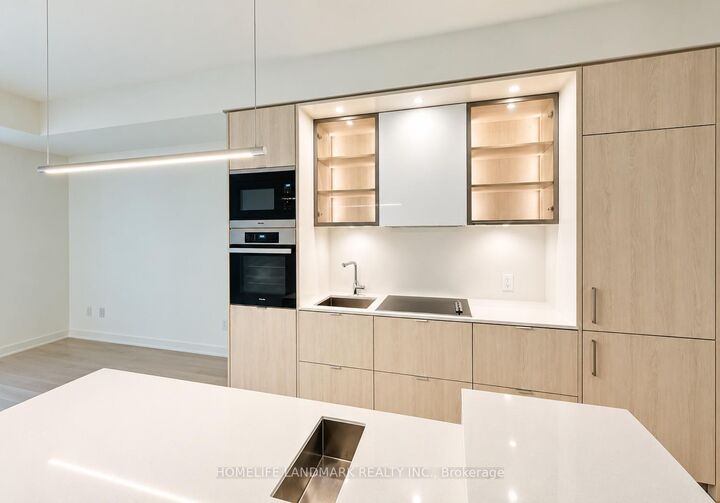 Property Photo:  11 Yorkville Avenue 1007  ON M4W 0B7 