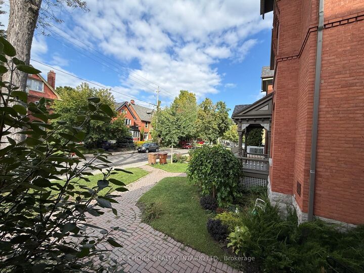 Property Photo:  31 Russell Avenue W 6  ON K1N 7W9 