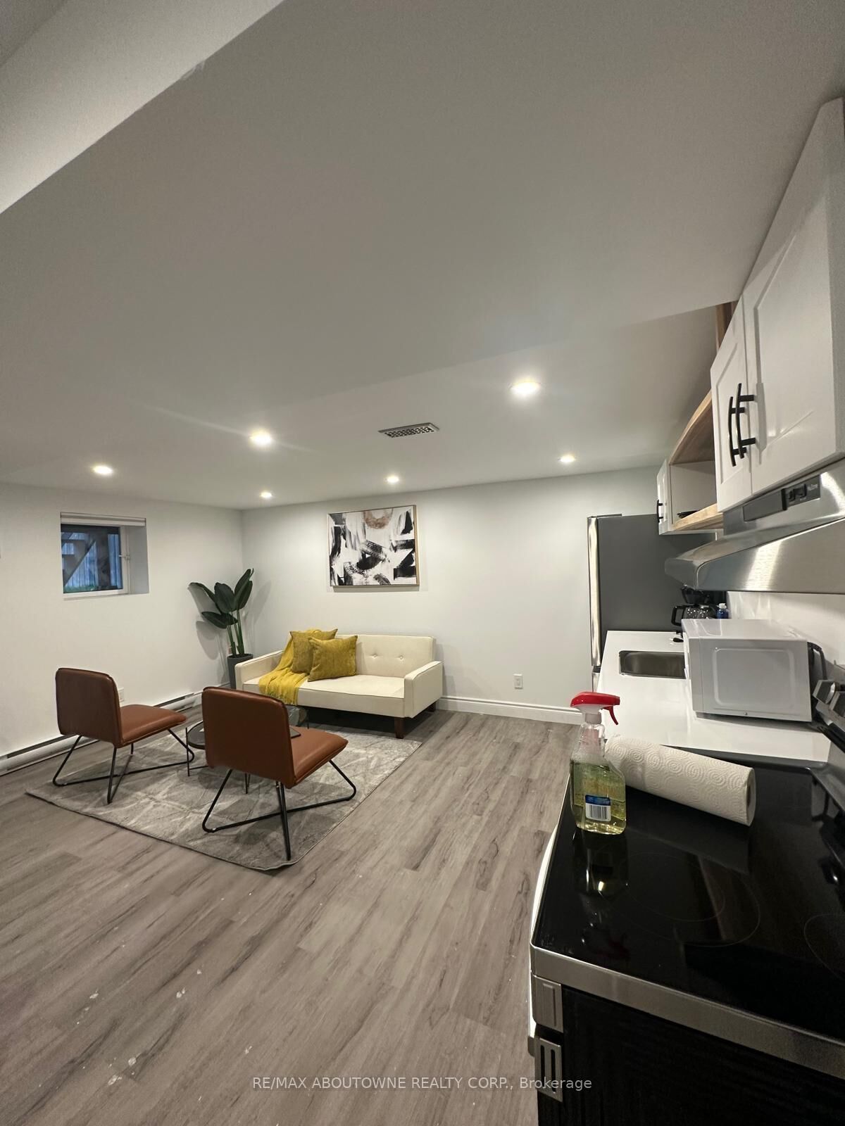 Property Photo:  66 Wellington Street S Lower  ON L8N 2R1 