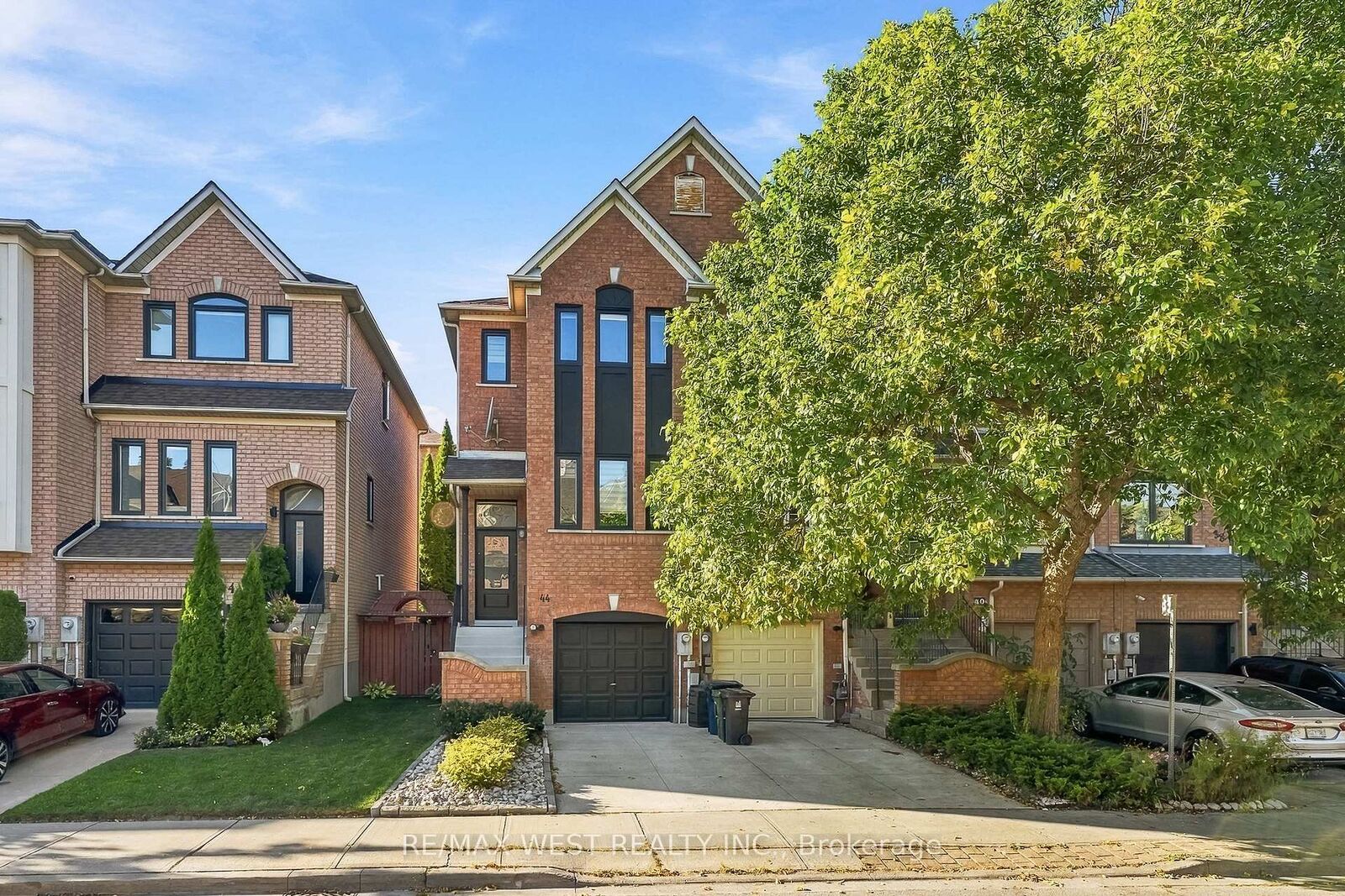Property Photo:  44 Bluewater Court  ON M8V 4A9 