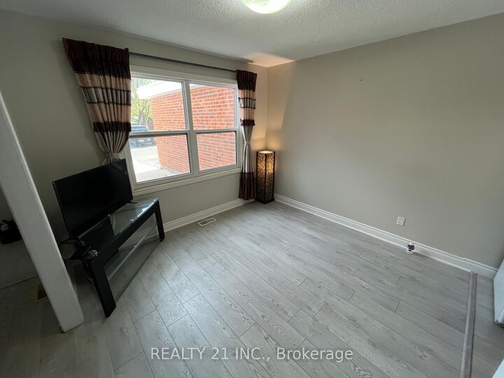 Property Photo:  405 Keats Way 2  ON N2L 5S7 