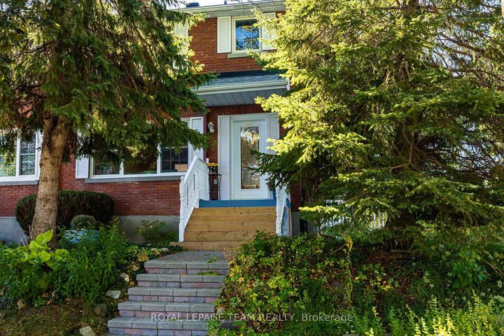 Property Photo:  1050 Apolydore Avenue  ON K1H 8A9 