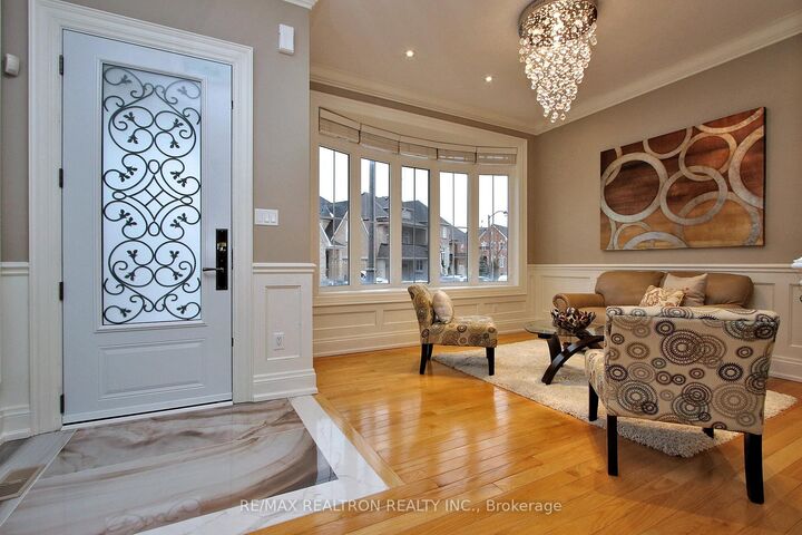 Property Photo:  30 Valmont Avenue  ON L4E 0P8 