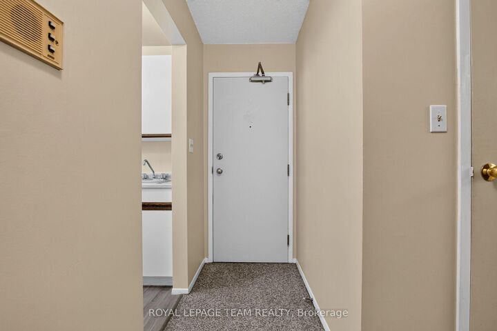 Property Photo:  2 Charlotte Place 21  ON K6V 6T4 
