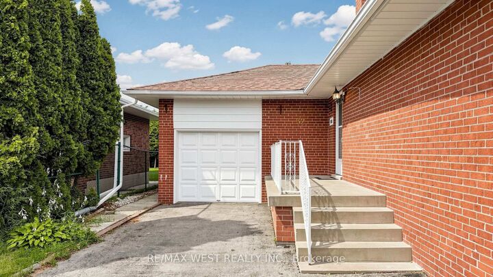 Property Photo:  32 Allonsius Drive  ON M9C 3N5 