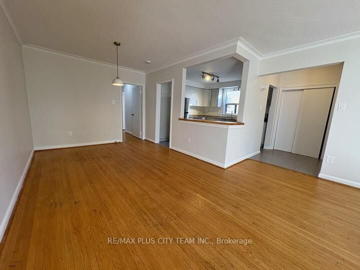 Property Photo:  44 Meadowbrook Drive 2  ON M6B 2S6 
