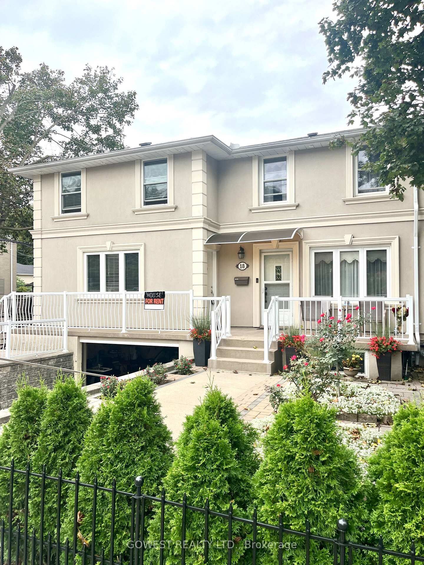 Property Photo: 18 Varsity Road 2 ON M6S 4N5
