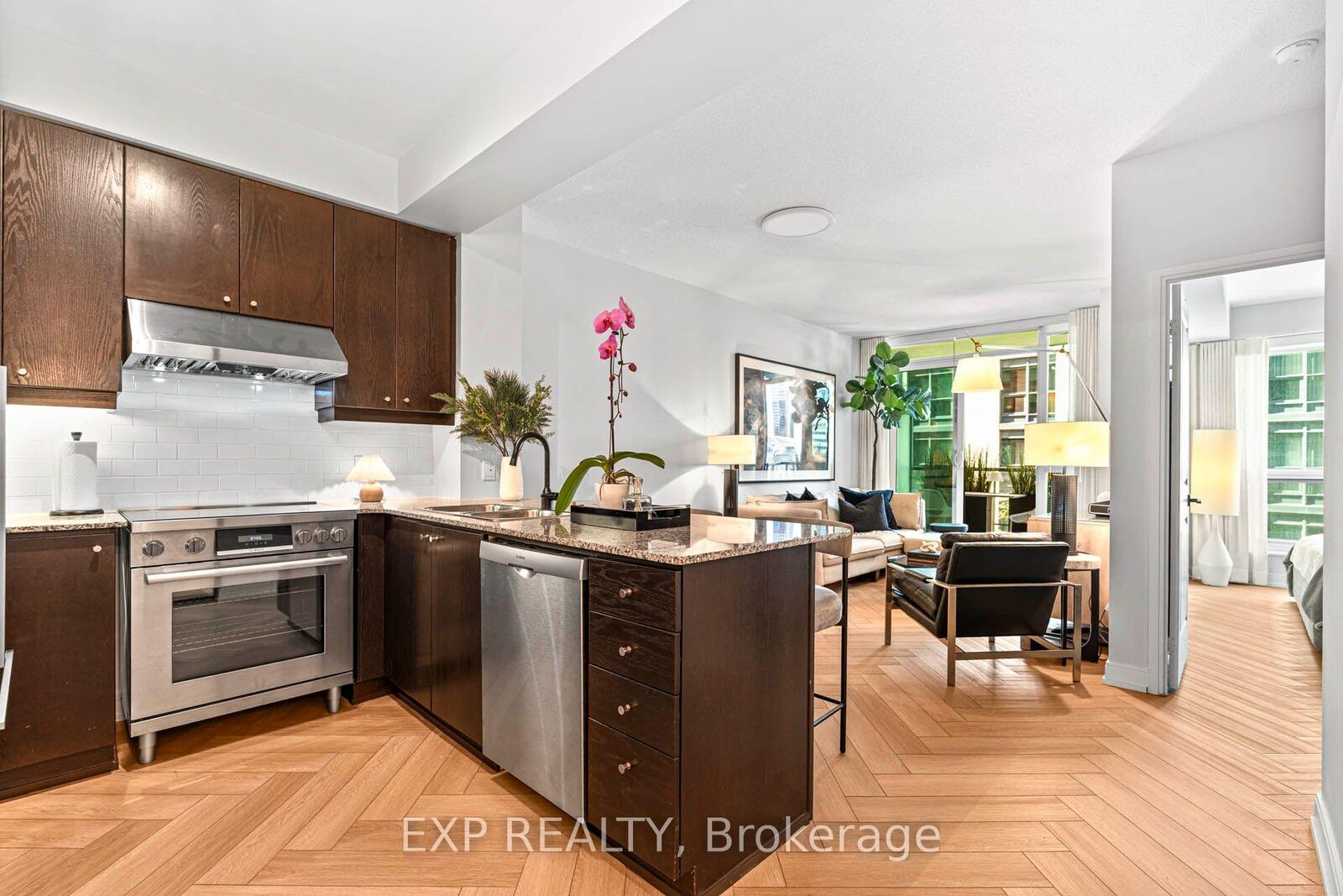 Property Photo:  38 The Esplanade Avenue 604  ON M5E 1A5 