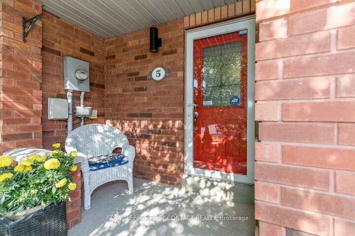 Property Photo:  5 Kelly Place  ON L4N 8N2 