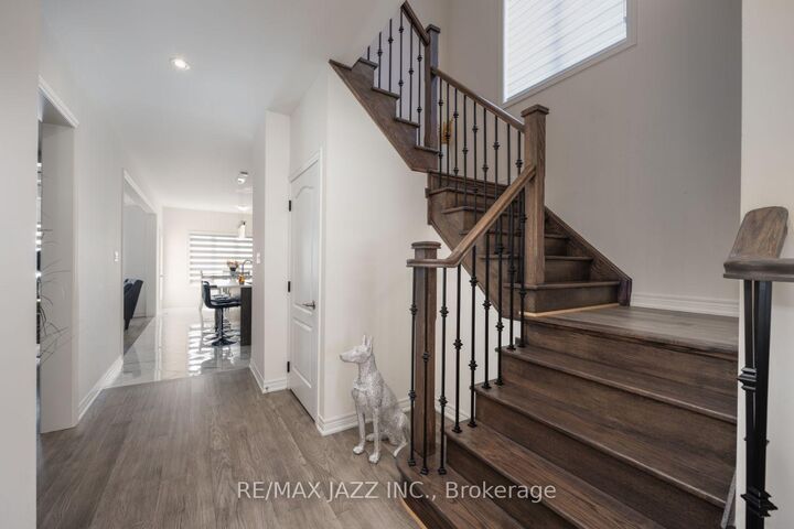 Property Photo:  131 Courtney Street Upper  ON L1C 0B9 