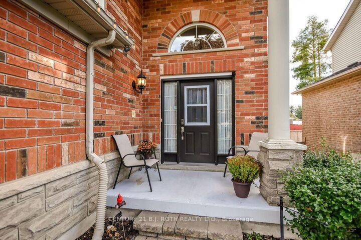 Property Photo:  21 Armeda Clow Crescent  ON L0M 1B2 