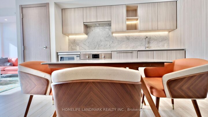 Property Photo:  17 Bathurst Street 4016  ON M5V 0N1 