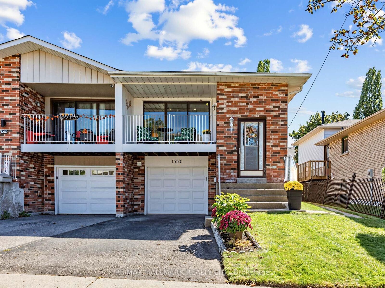 Property Photo:  1333 Cherrydown Drive  ON L1H 8C8 