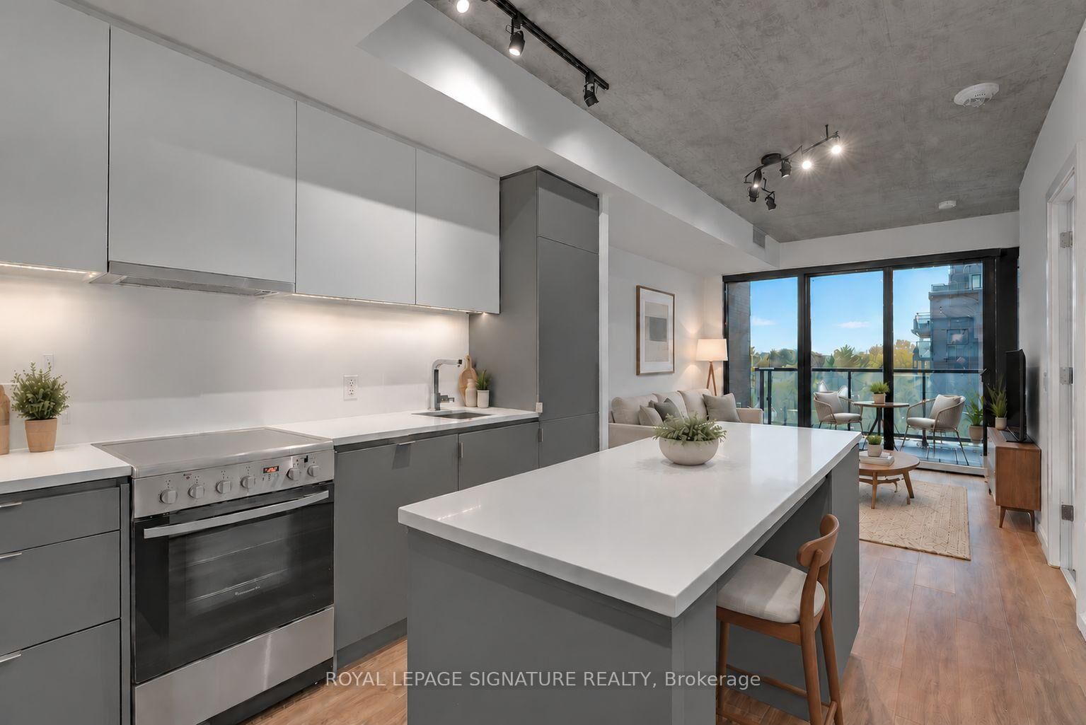 Property Photo:  7 Smith Crescent 426  ON M8Z 0G3 