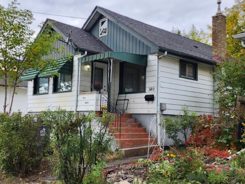 Property Photo:  380 Queen Street  ON P7B 2K1 